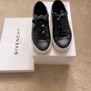 Givenchy Sneakers
